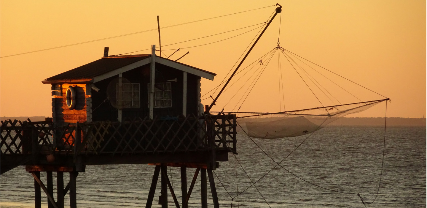 Carrelet sur l estuaire au coucher du soleil