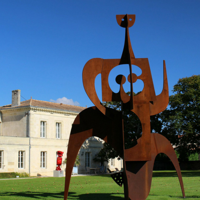 Sculpture contemporaine dans le domaine